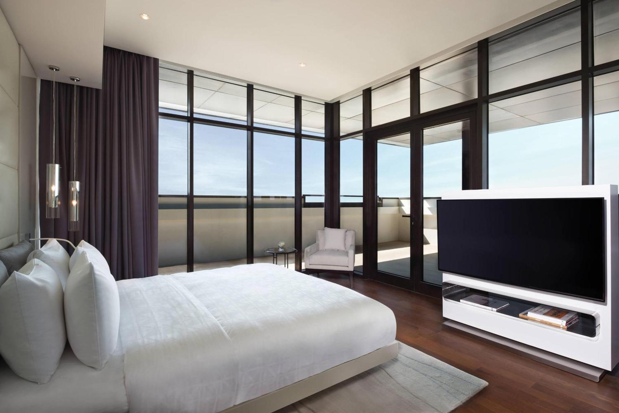 迪拜城市漫步傲途格精选酒店 外观 照片 A bedroom at The Ritz-Carlton, Melbourne