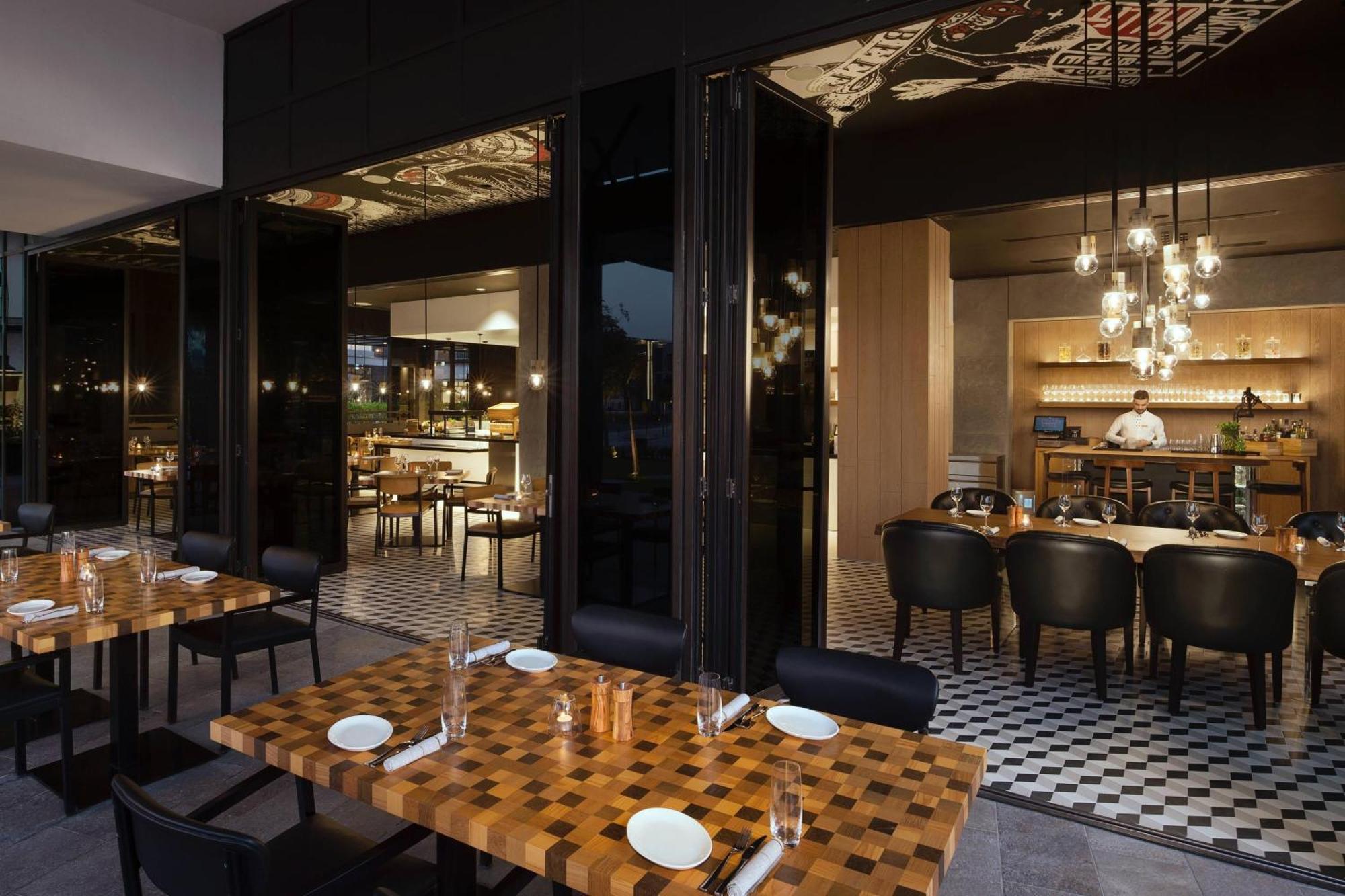 迪拜城市漫步傲途格精选酒店 外观 照片 The interior of the restaurant