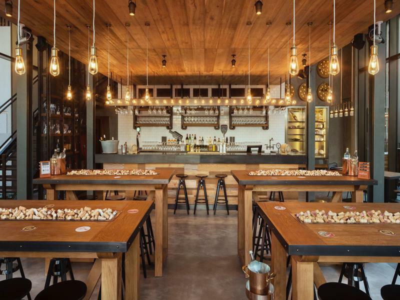迪拜城市漫步傲途格精选酒店 外观 照片 Tasting room at the San Francisco Wine Center