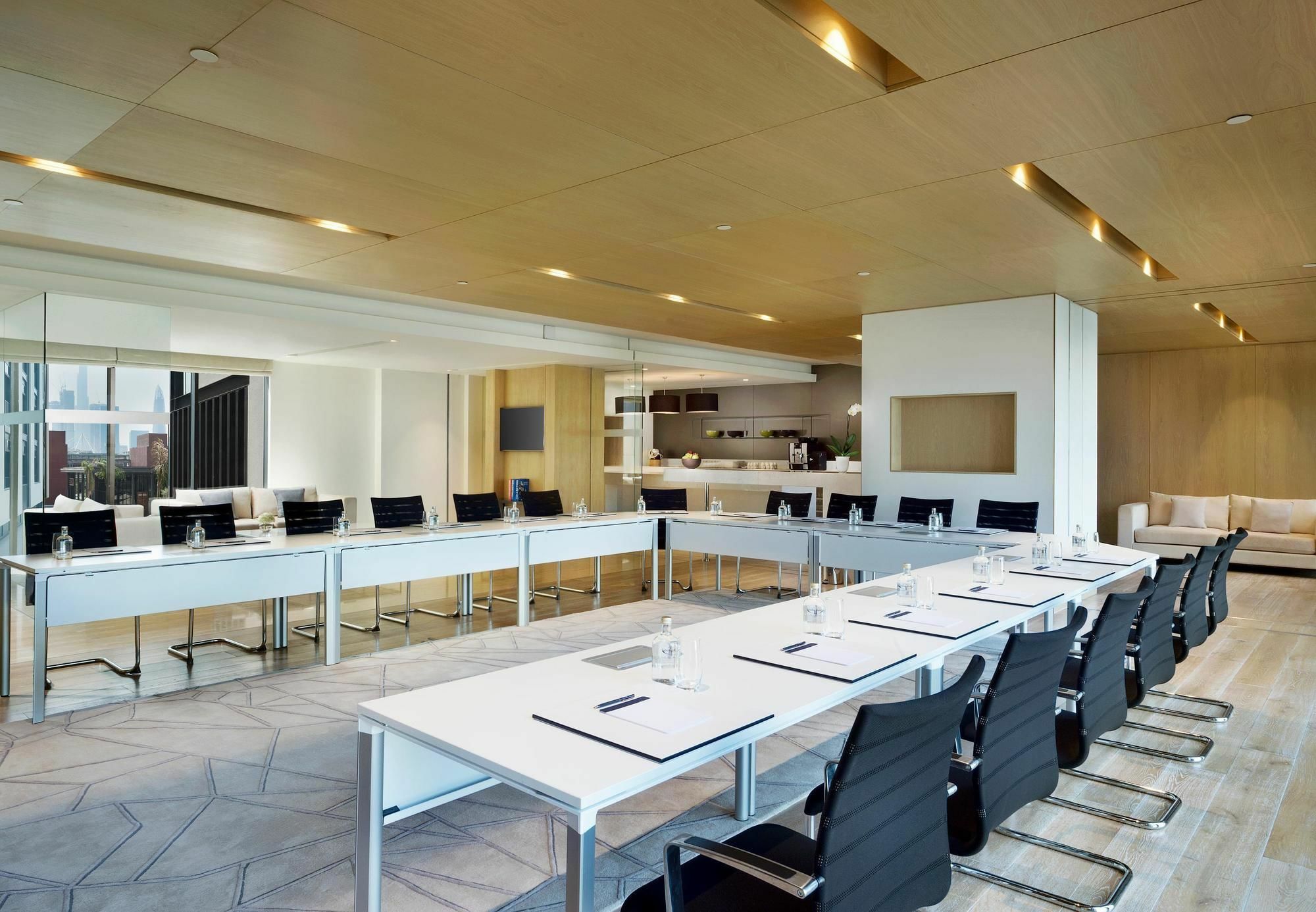迪拜城市漫步傲途格精选酒店 外观 照片 Meeting room
